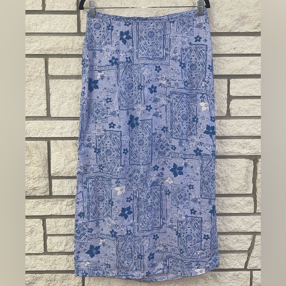 Blue and White Midi Pencil Skirt for Casual Wear